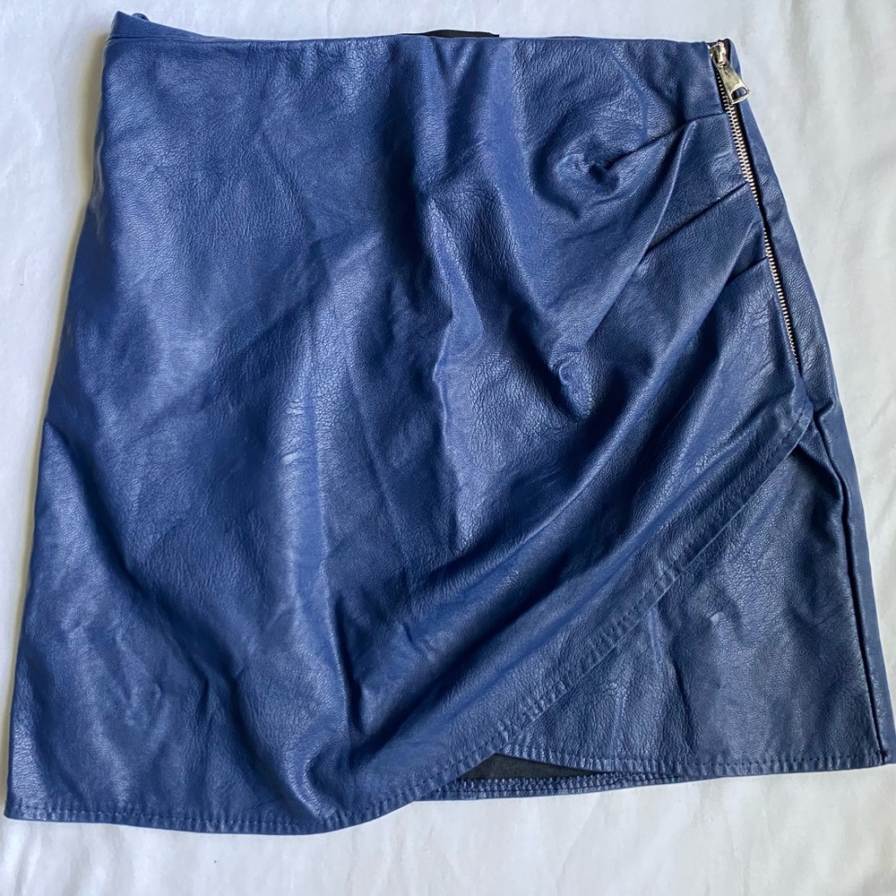 Small blue faux leather mini skirt - Anna Grace